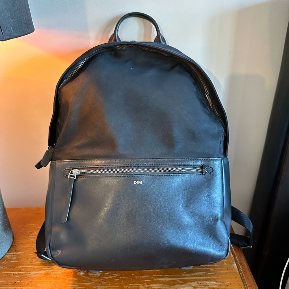 ISM THE BACKPACK Black Leather